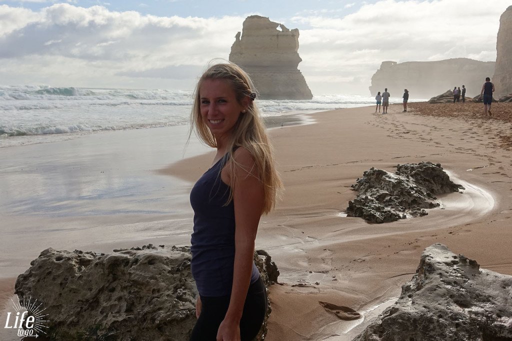 Jessi an den Gibson Steps auf der Great Ocean Road