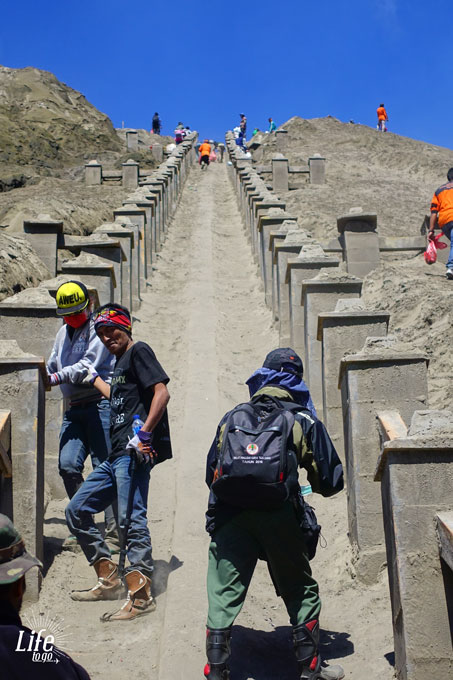 Bromo Treppen Aufstieg zum Krater