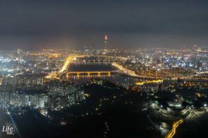 Aussicht vom N Seoul Tower in der Dunkelheit