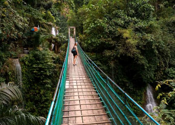 Hängebrücke Mantayupan Falls Cebu ab Moalboal Sehenswürdigkeit